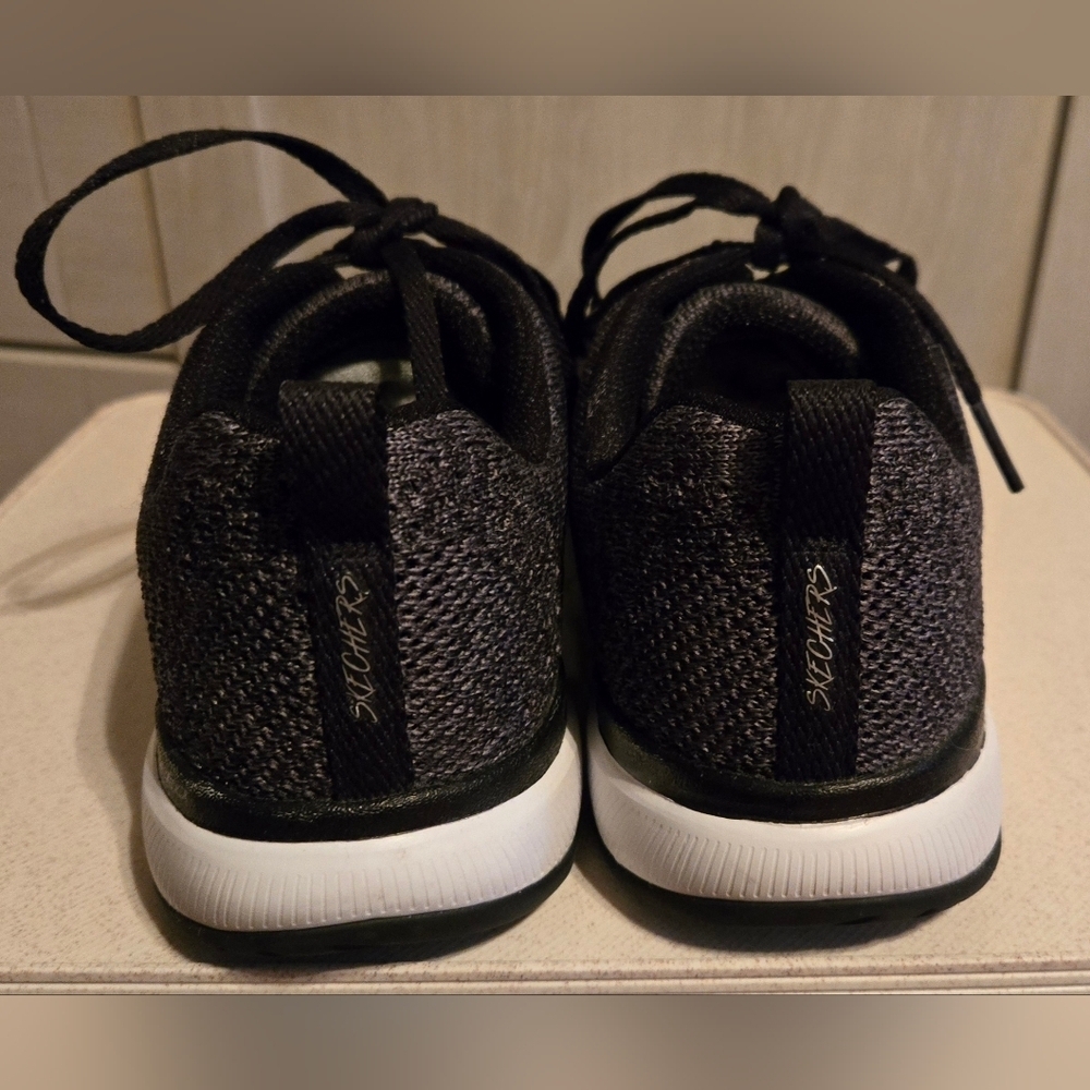 Skechers | Women's Air-Cooled Memory Foam Knit Athletic Sneakers | Size. 8.5 | - Picture 12 of 16